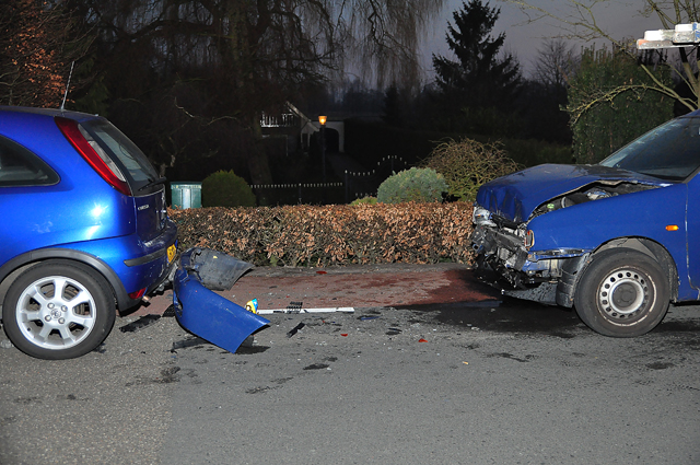 3 auto's botsen op elkaar op de Winterdijk Sprang-Capelle