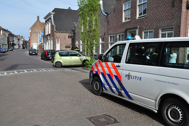 UPDATE: Man slaat vrouw met honkbalknuppel in elkaar aan de Grotestraat Waalwijk
