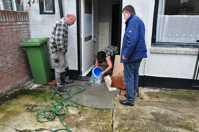 Keuken blank door gesprongen hoofdwaterleiding aan het Laageinde Waalwijk