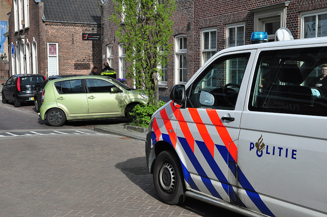 UPDATE: Man slaat vrouw met honkbalknuppel in elkaar aan de Grotestraat Waalwijk