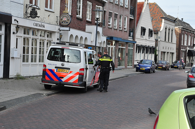 UPDATE: Man slaat vrouw met honkbalknuppel in elkaar aan de Grotestraat Waalwijk
