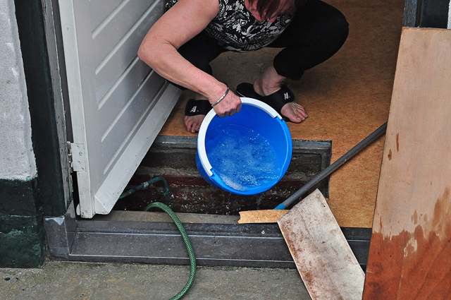 Keuken blank door gesprongen hoofdwaterleiding aan het Laageinde Waalwijk