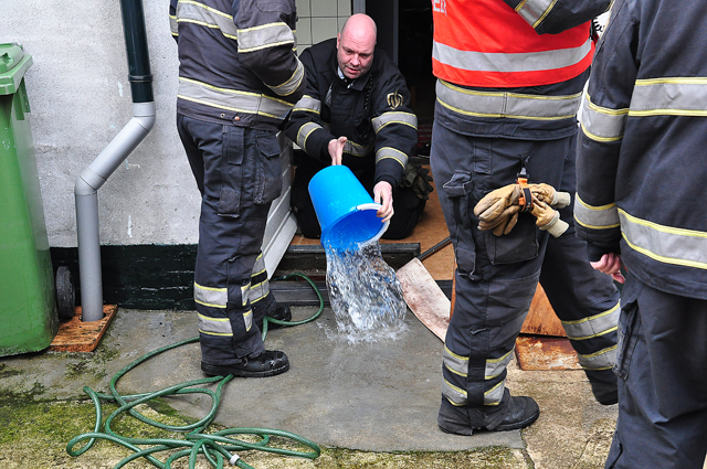 Keuken blank door gesprongen hoofdwaterleiding aan het Laageinde Waalwijk