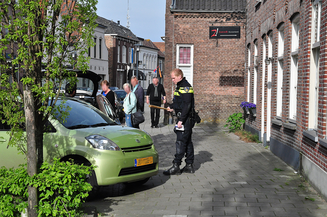 UPDATE: Man slaat vrouw met honkbalknuppel in elkaar aan de Grotestraat Waalwijk