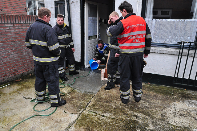 Keuken blank door gesprongen hoofdwaterleiding aan het Laageinde Waalwijk