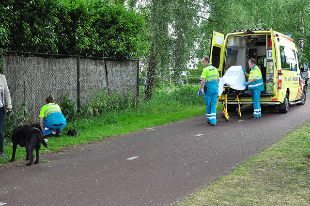 Snorfietser en fietser botsen tegen elkaar op het Halve Zolenpad Waalwijk