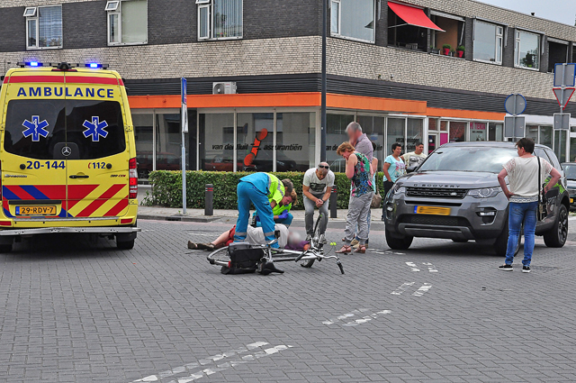 Man aangereden op beruchte kruising aan de Grotestraat Waalwijk