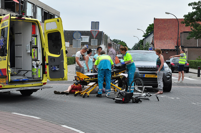 Man aangereden op beruchte kruising aan de Grotestraat Waalwijk