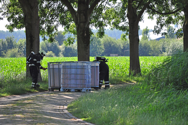 UPDATE: 1000 liter vaten gevonden aan de Oude Maasweg Waalwijk