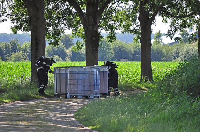 UPDATE: 1000 liter vaten gevonden aan de Oude Maasweg Waalwijk