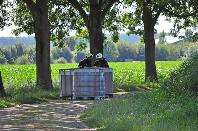 UPDATE: 1000 liter vaten gevonden aan de Oude Maasweg Waalwijk
