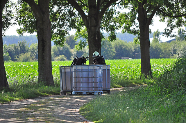 UPDATE: 1000 liter vaten gevonden aan de Oude Maasweg Waalwijk