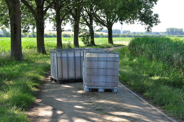 UPDATE: 1000 liter vaten gevonden aan de Oude Maasweg Waalwijk