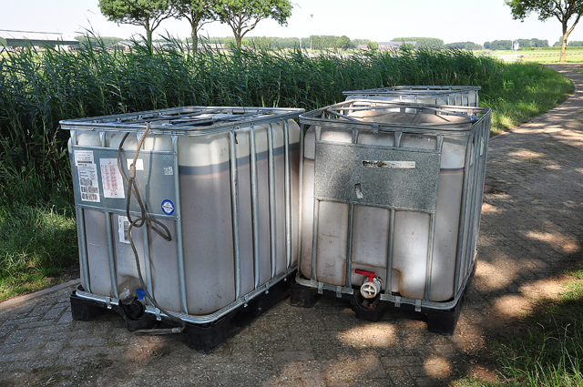 UPDATE: 1000 liter vaten gevonden aan de Oude Maasweg Waalwijk