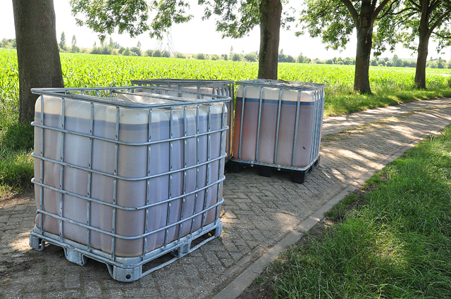 UPDATE: 1000 liter vaten gevonden aan de Oude Maasweg Waalwijk