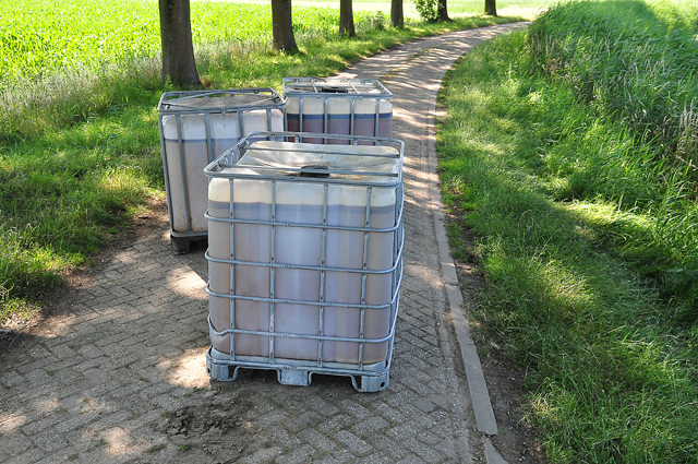 UPDATE: 1000 liter vaten gevonden aan de Oude Maasweg Waalwijk