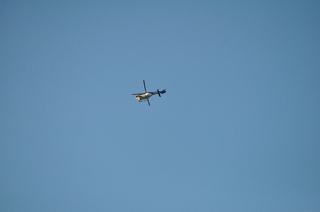 Politiehelikopter geruime tijd boven Waalwijk