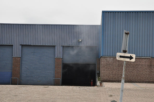 UPDATE: Grote brand in bedrijfshal aan Industrieweg Waalwijk