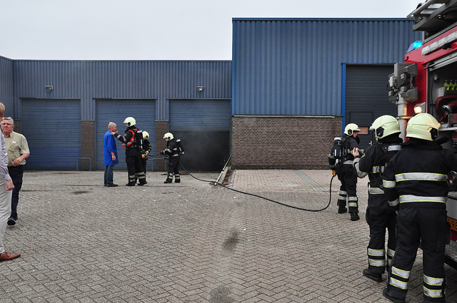UPDATE: Grote brand in bedrijfshal aan Industrieweg Waalwijk