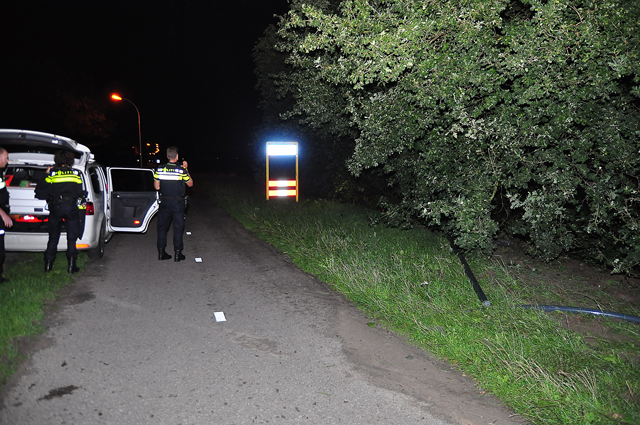 Auto crasht aan de Drunenseweg Waalwijk