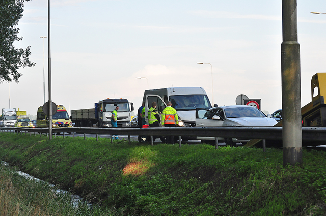 Kop-staartbotsing op A59 (Maasroute) tussen Waalwijk en Drunen