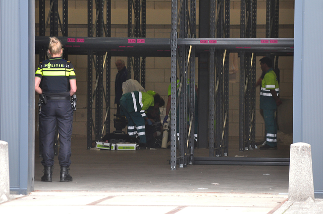 Man gewond na val in bedrijfshal aan de Havenweg Waalwijk