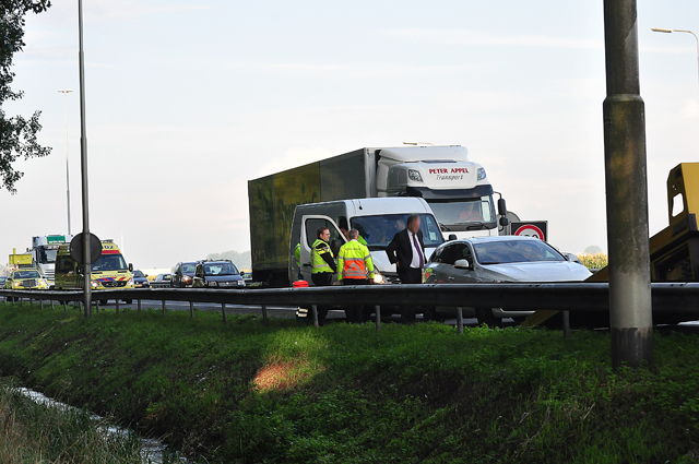 Kop-staartbotsing op A59 (Maasroute) tussen Waalwijk en Drunen