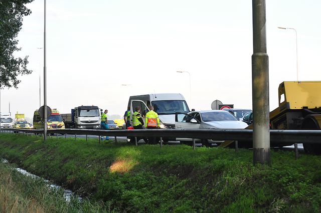 Kop-staartbotsing op A59 (Maasroute) tussen Waalwijk en Drunen