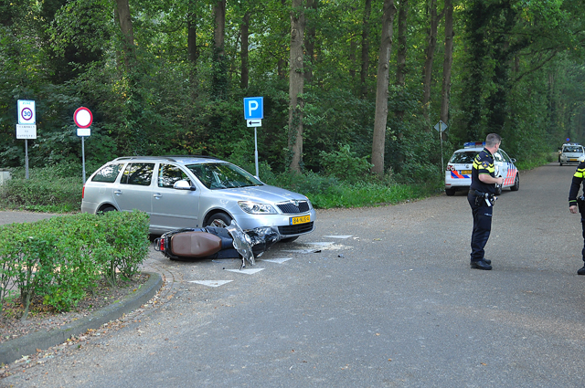 Bromfietser gewond door aanrijding aan de Akkerlaan Waalwijk