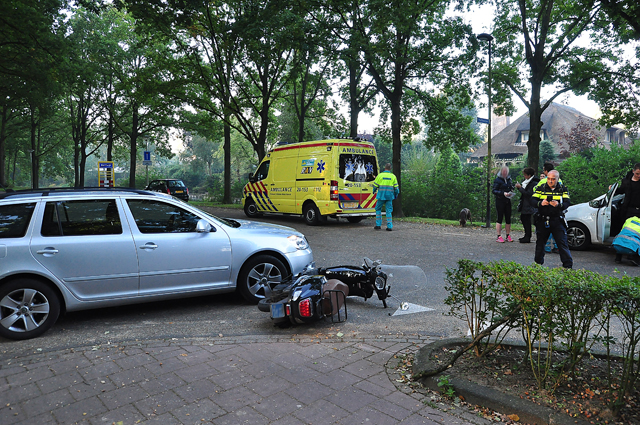 Bromfietser gewond door aanrijding aan de Akkerlaan Waalwijk