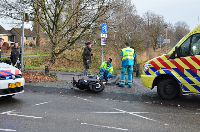 Scooterrijdster gewond door ongeval met auto aan de Akkerlaan Waalwijk