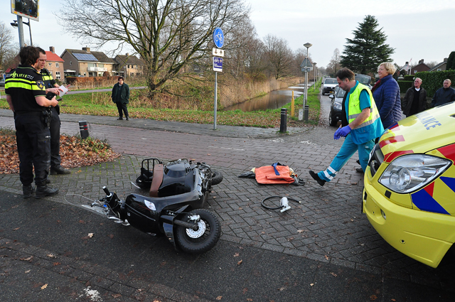 Scooterrijdster gewond door ongeval met auto aan de Akkerlaan Waalwijk