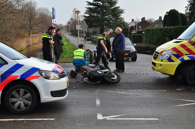 Scooterrijdster gewond door ongeval met auto aan de Akkerlaan Waalwijk