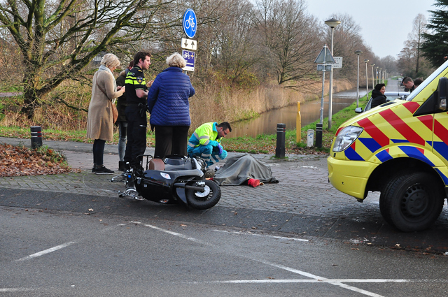 Scooterrijdster gewond door ongeval met auto aan de Akkerlaan Waalwijk
