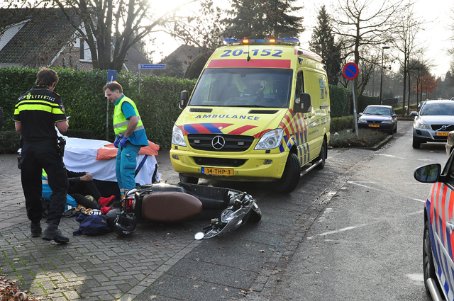 Scooterrijdster gewond door ongeval met auto aan de Akkerlaan Waalwijk