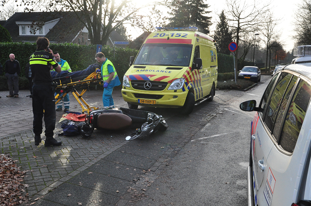 Scooterrijdster gewond door ongeval met auto aan de Akkerlaan Waalwijk