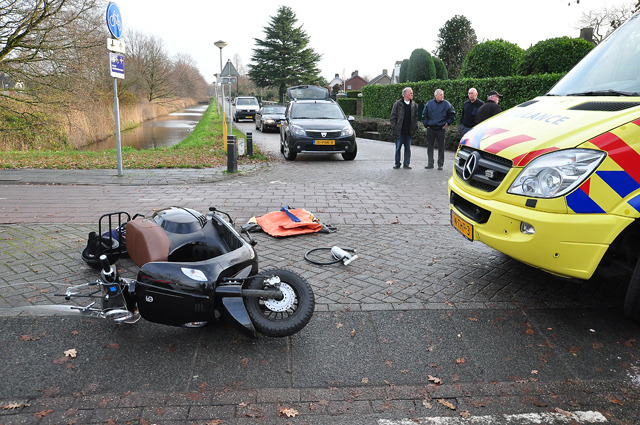 Scooterrijdster gewond door ongeval met auto aan de Akkerlaan Waalwijk