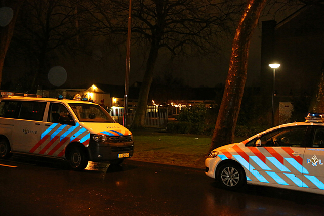 Politie valt oude basisschool Besoyen binnen aan de Burg. Verwielstraat Waalwijk