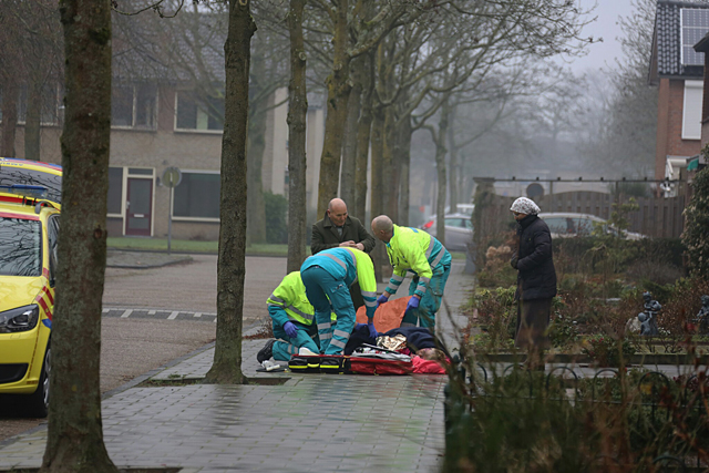 Vrouw raakt gewond door spiegelglad trottoir aan de Wijnruitstraat Waalwijk