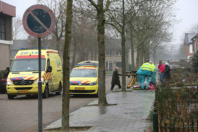 Vrouw raakt gewond door spiegelglad trottoir aan de Wijnruitstraat Waalwijk