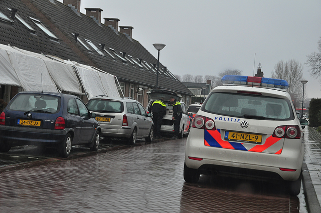 Politiehelikopter boven Waalwijk: Man en vrouw aangehouden aan de Stijn Streuvelsstraat Waalwijk