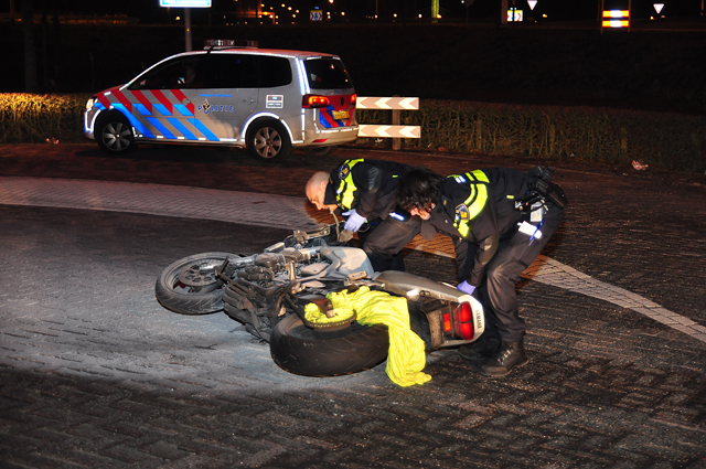 Vermoedelijk gestolen motor in brand gestoken aan de Prof. Van der Waalsweg Waalwijk
