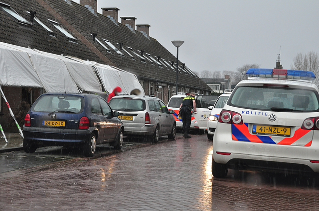 Politiehelikopter boven Waalwijk: Man en vrouw aangehouden aan de Stijn Streuvelsstraat Waalwijk