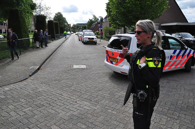 UPDATE: Waalwijker met oefengranaat op zak aangehouden bij eigen woning aan De Amstel Waalwijk