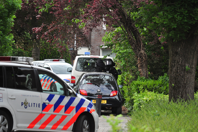 UPDATE: Waalwijker met oefengranaat op zak aangehouden bij eigen woning aan De Amstel Waalwijk