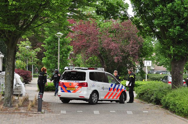UPDATE: Waalwijker met oefengranaat op zak aangehouden bij eigen woning aan De Amstel Waalwijk