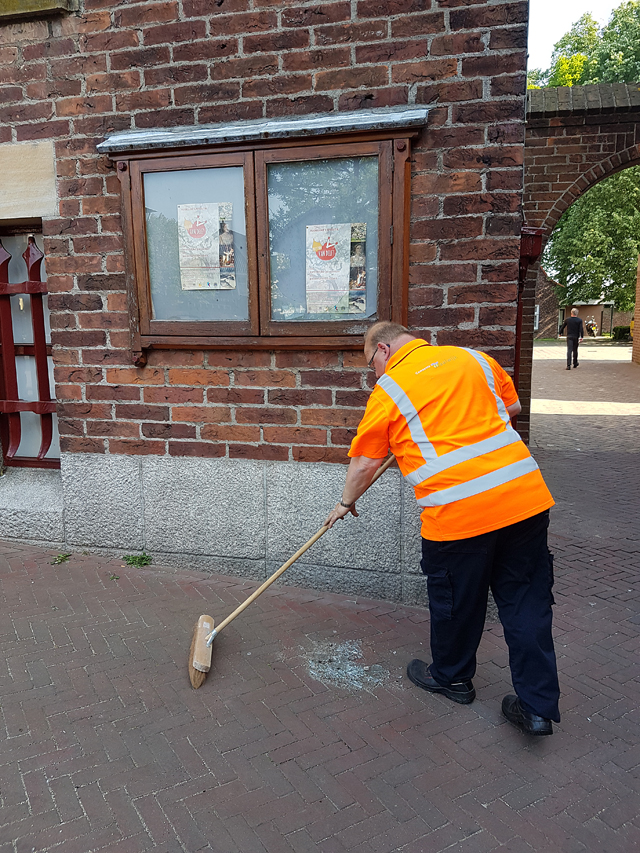 Vandalen plegen al een lange tijd vernielingen rond het oude gemeentehuis Waalwijk