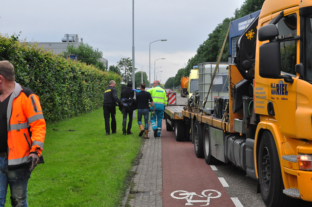 Man fietst moddersloot in en gaat tekeer tegen ambulancemedewerkers in Waalwijk
