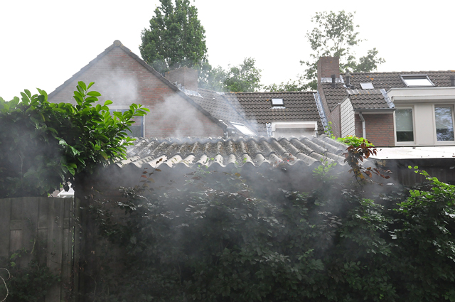 Brandende radio zet Waalwijkse schuur in brand