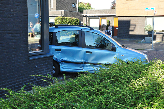 Botsingen door laagstaande zon in Waalwijk